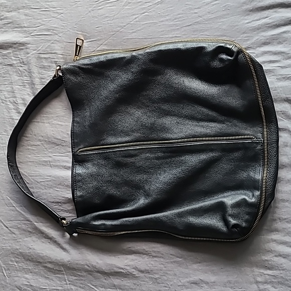 Kelsi Dagger Handbags - EUC Kelsi Dagger black leather bag